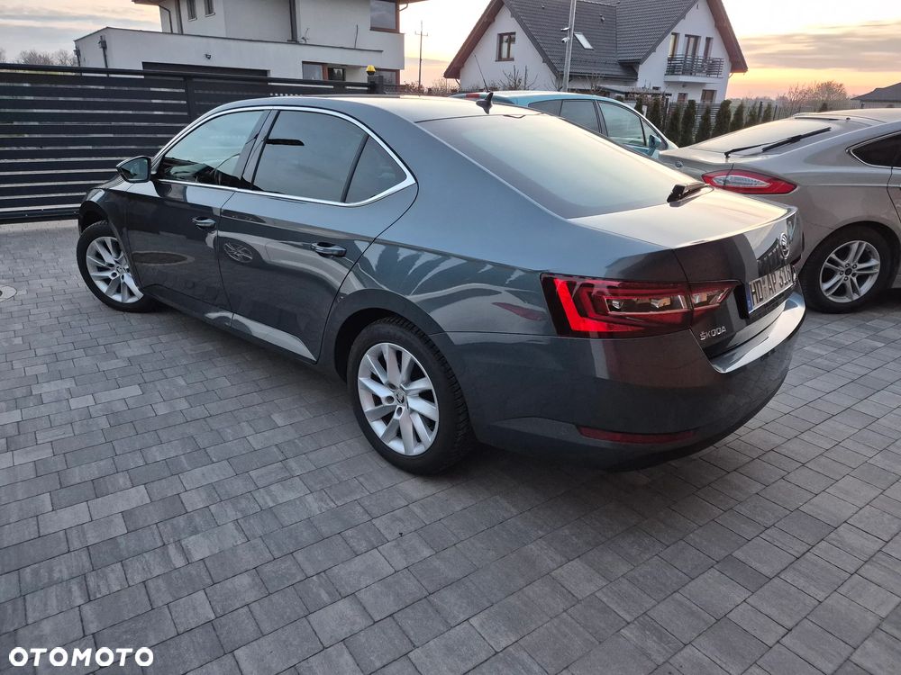 Skoda Superb 2.0 TDI Premium Edition - 5