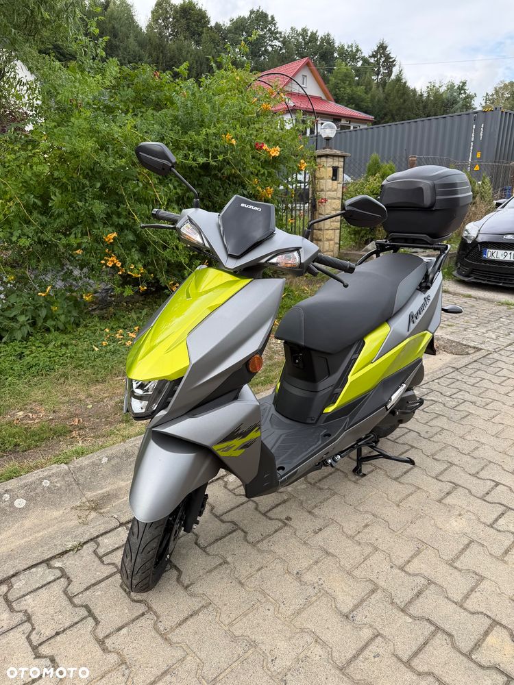 Suzuki Avenis - 3