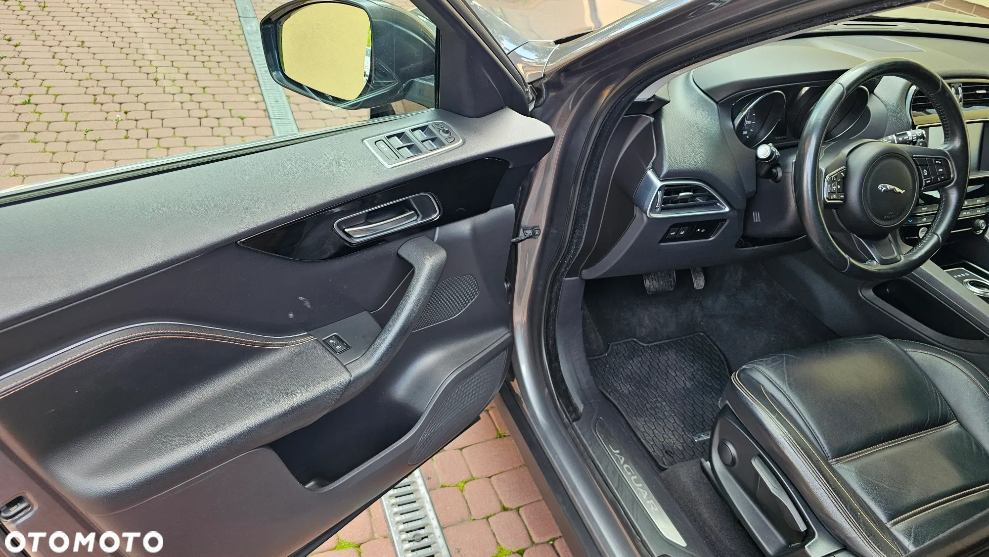 Jaguar F-Pace 2.0 i4D AWD Prestige - 30