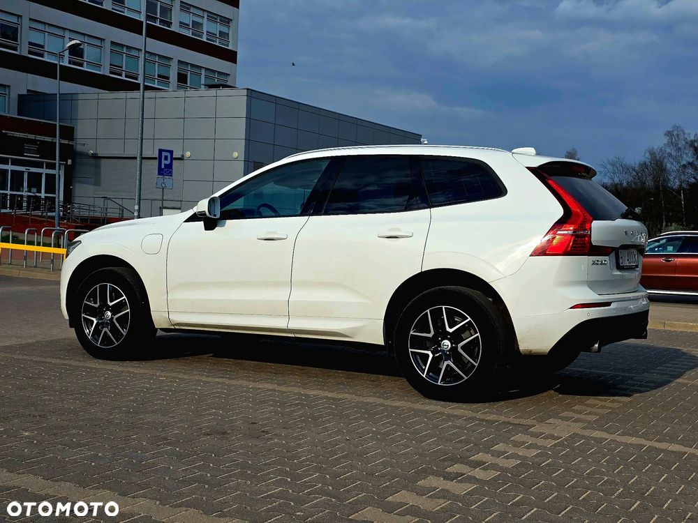 Volvo XC 60 T8 AWD Plug-In Hybrid Momentum - 4