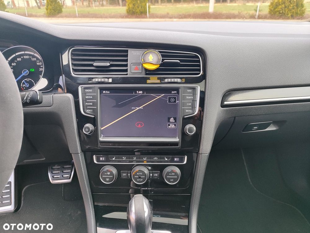 Volkswagen Golf - 23