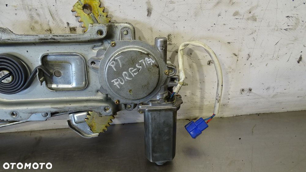 PODNOŚNIK SZYB PRAWY TYŁ SUBARU FORESTER I 2.0 - 2