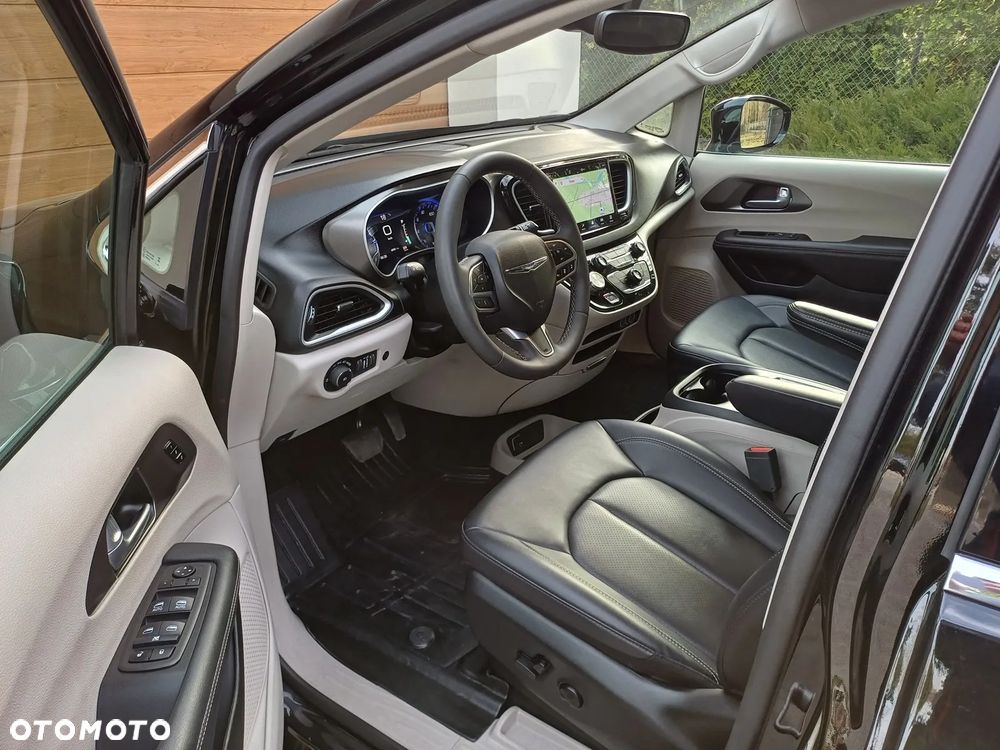 Chrysler Pacifica - 10