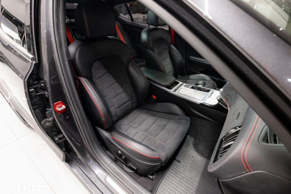 Kia Stinger 3.3 T-GDI V6 GT AWD - 16