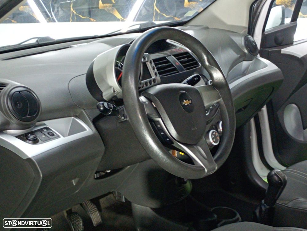 Chevrolet Spark 1.0 L Bi-Fuel - 10