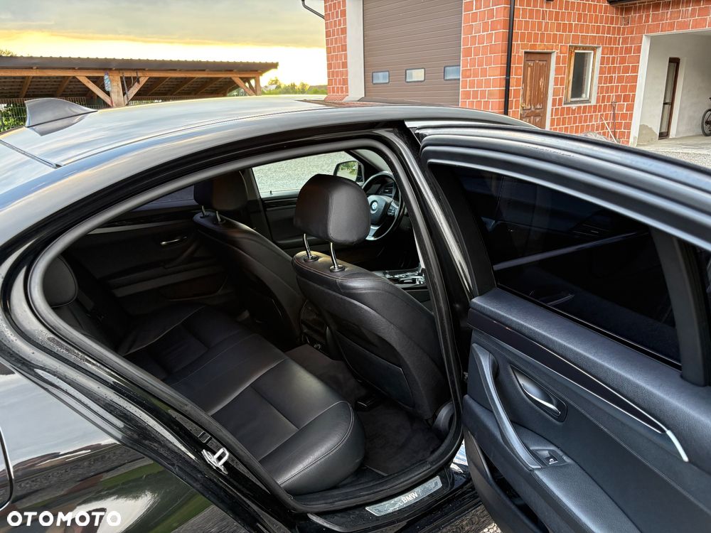BMW Seria 5 520d Luxury Line - 14