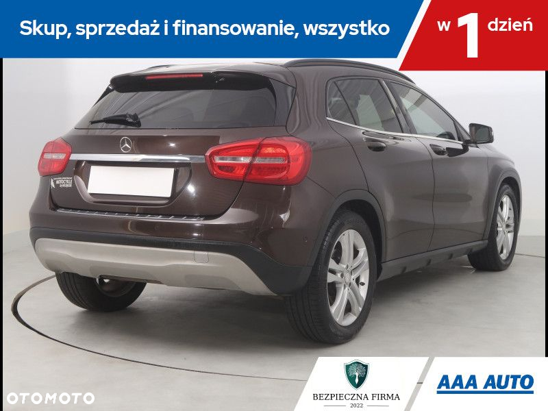 Mercedes-Benz GLA - 6