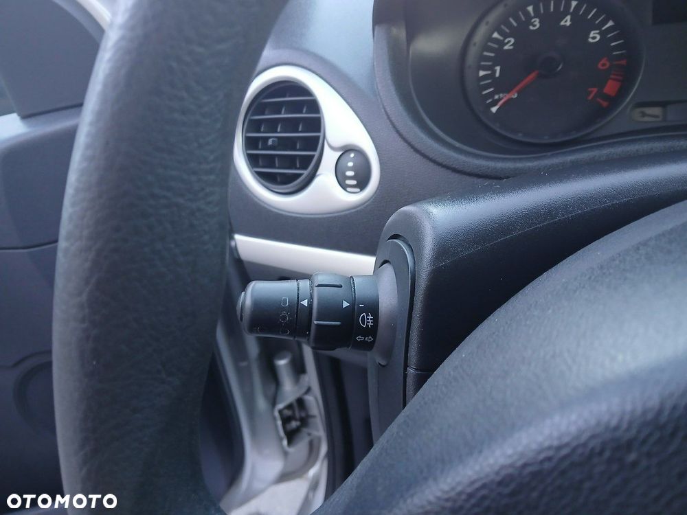 Renault Clio 1.2 16V Life - 18