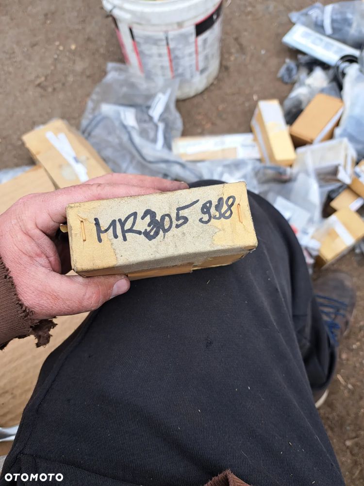 Czujnik reduktora skrzyni Mitsubishi Pajero Pinin Montero MR305998 - 2