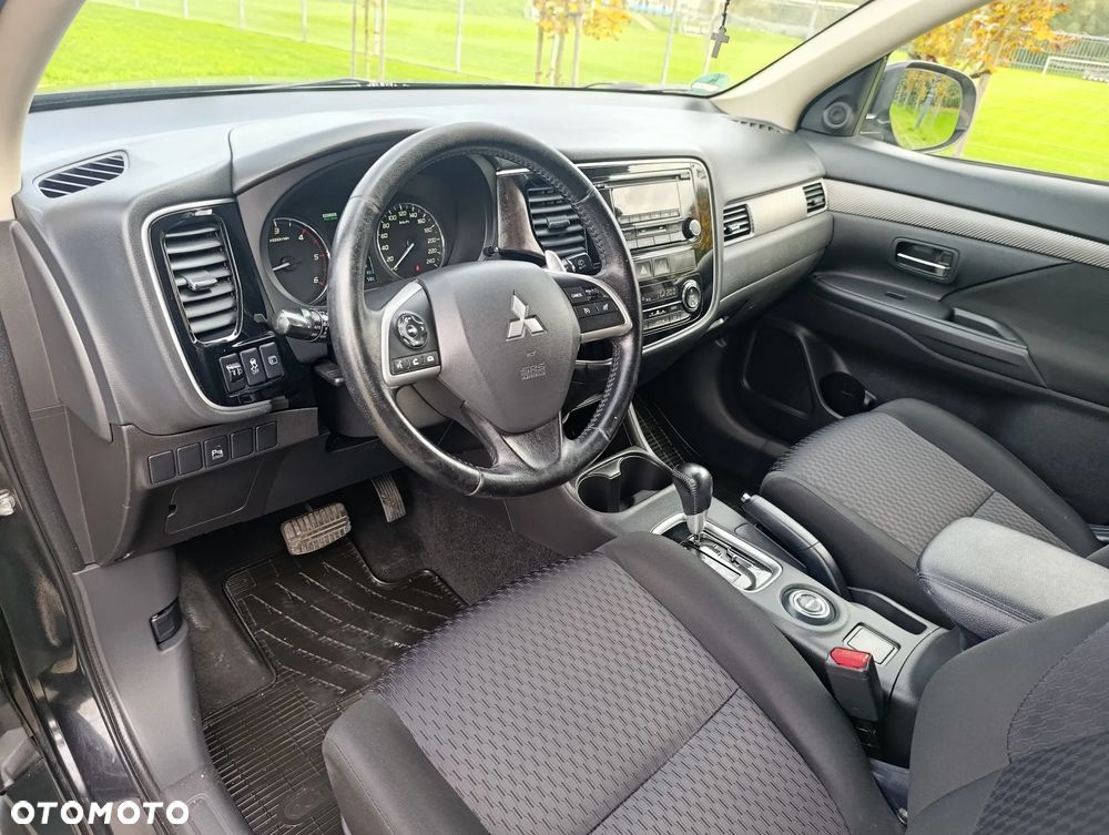 Mitsubishi Outlander 2.2 DI-D 4WD Automatik Instyle - 13