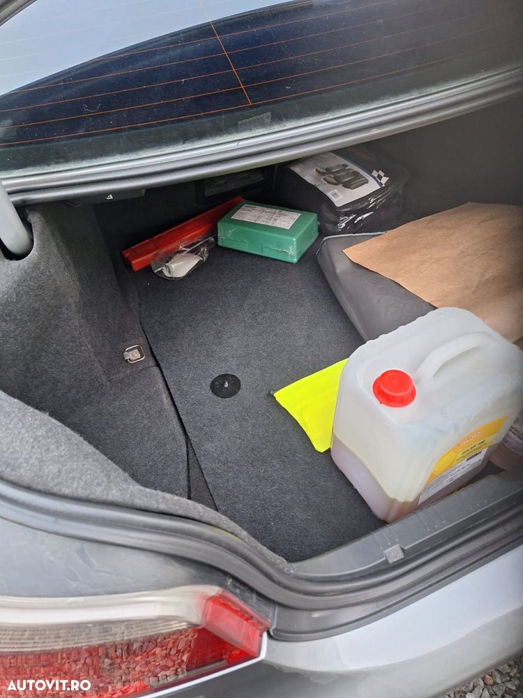 BMW Seria 5 525d Touring - 11