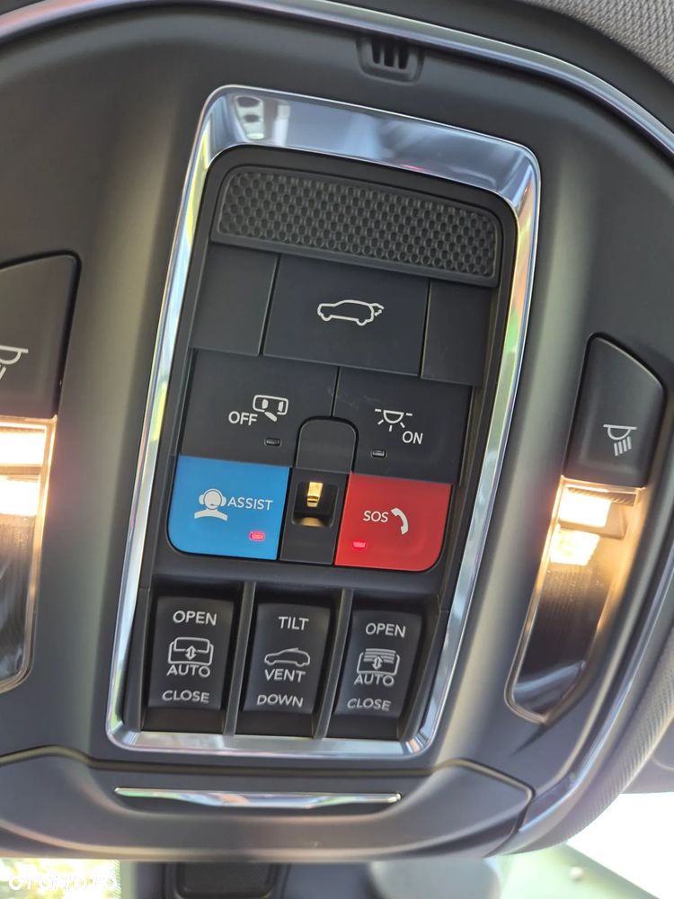 Jeep Grand Cherokee - 38