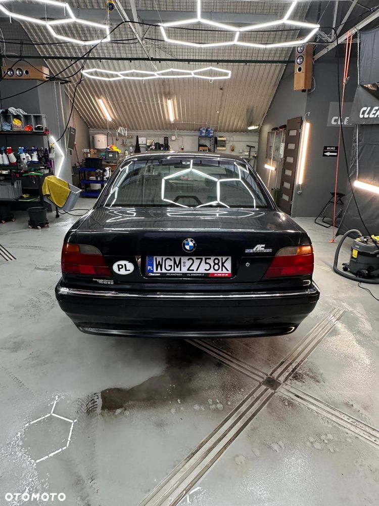 BMW Seria 7 750i - 7