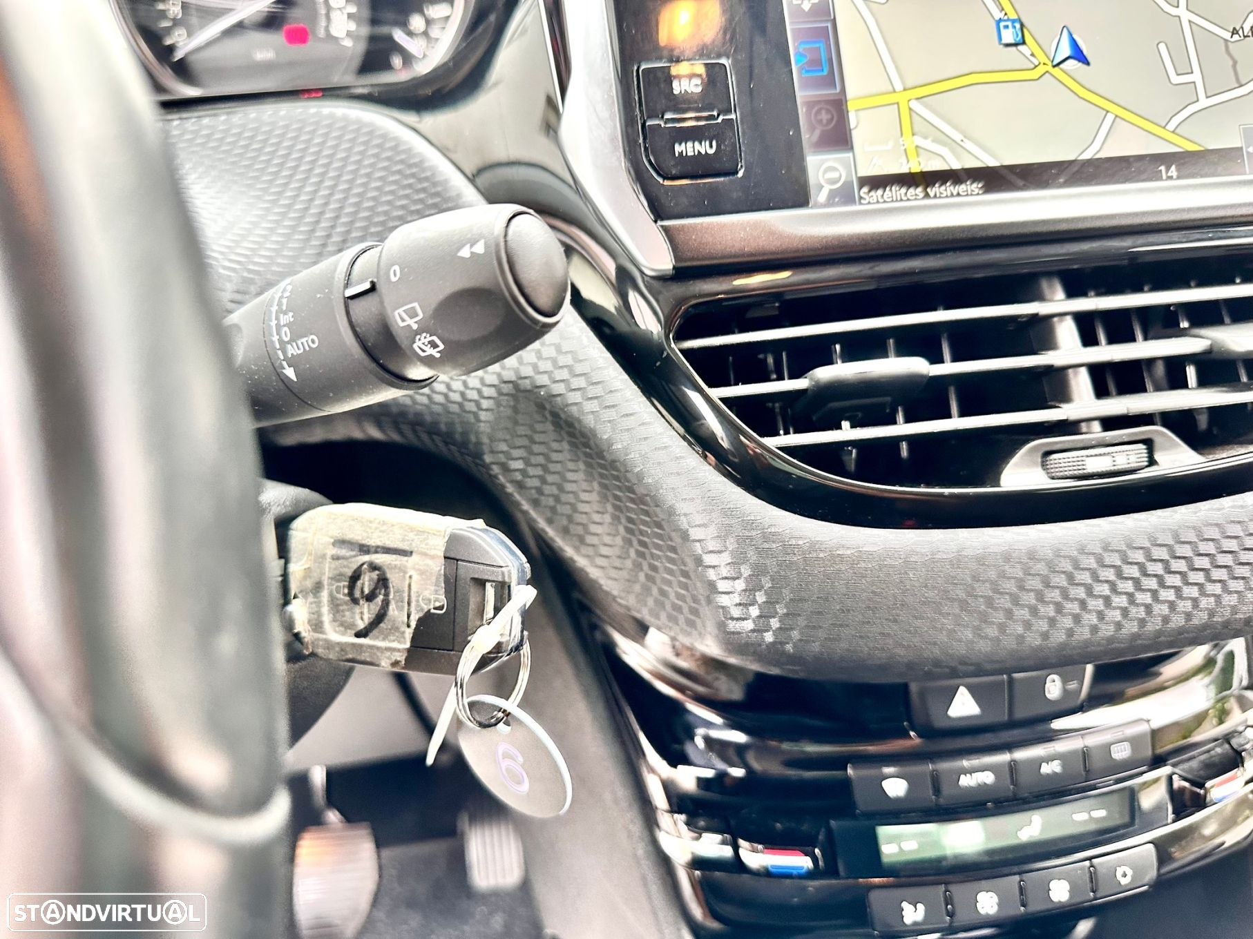 Peugeot 2008 1.2 PureTech Allure - 31