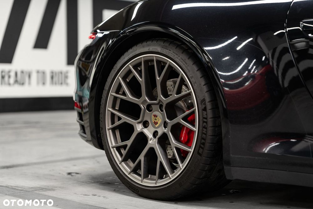 Porsche 911 Carrera 4S - 16