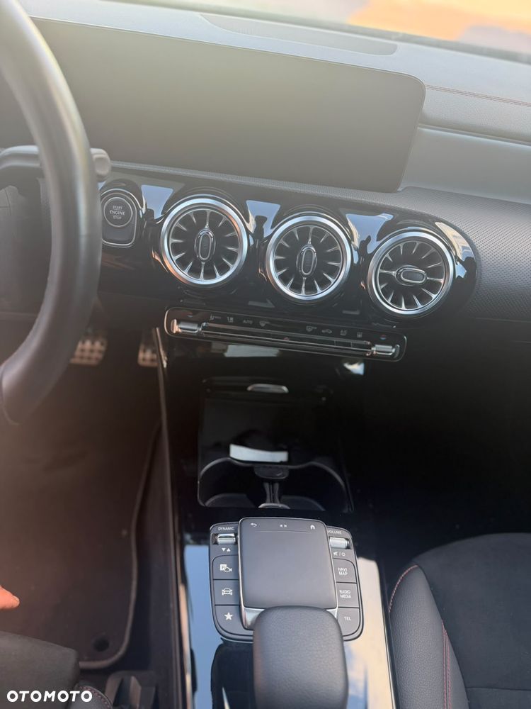 Mercedes-Benz CLA 250 e 8G-DCT AMG Line - 19