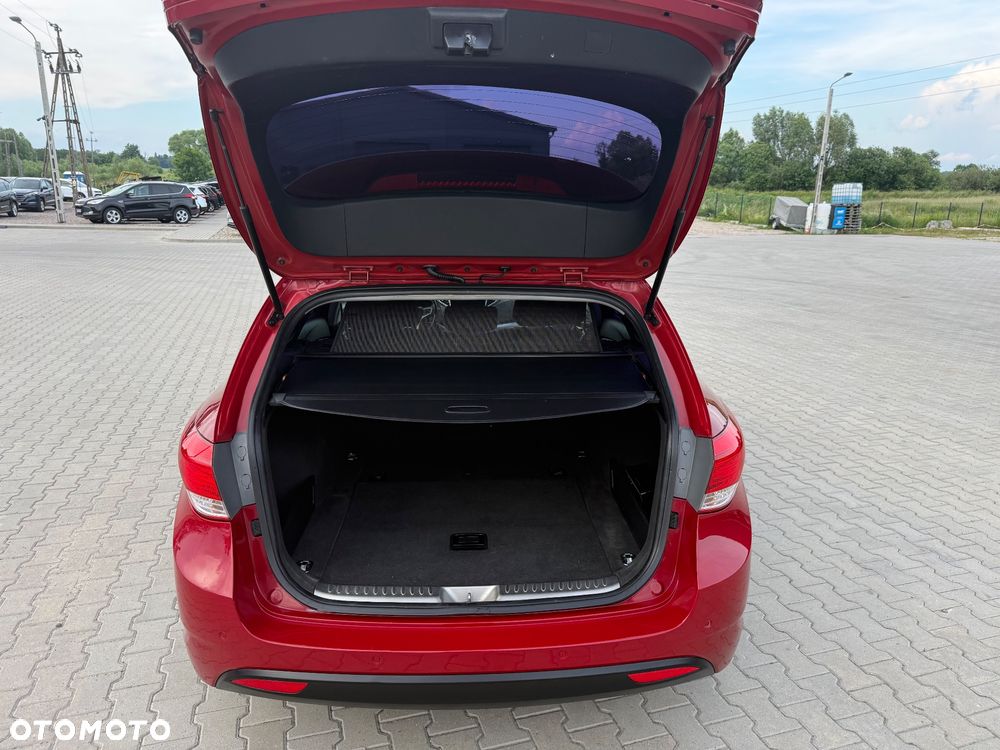 Hyundai i40 Kombi blue 1.6 Family+ - 8