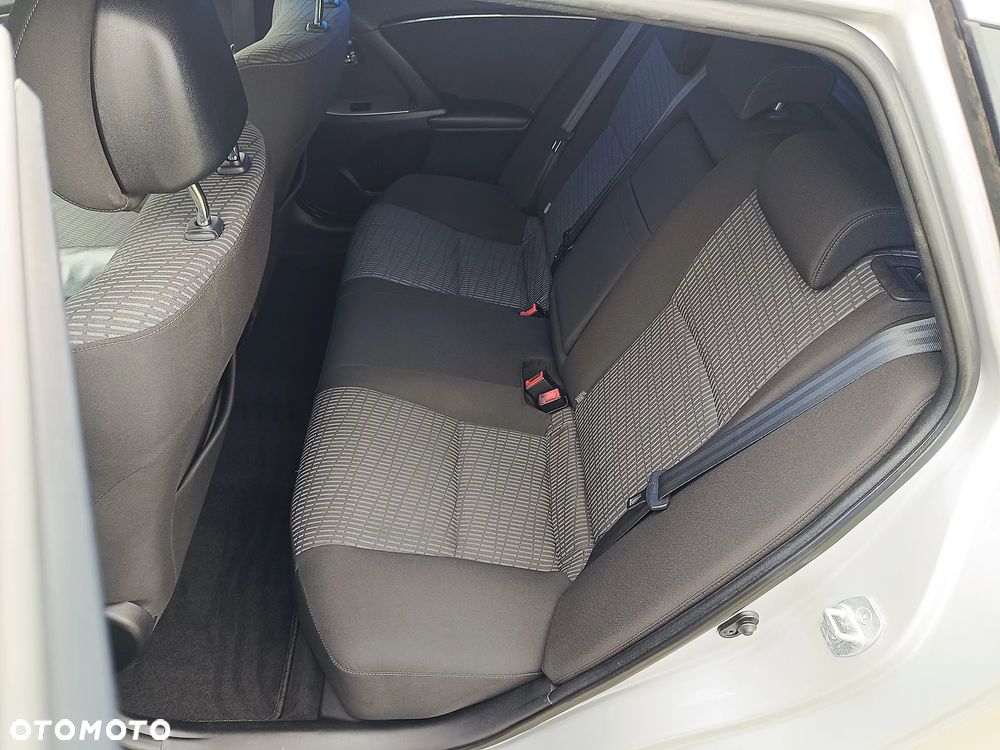 Toyota Avensis - 10