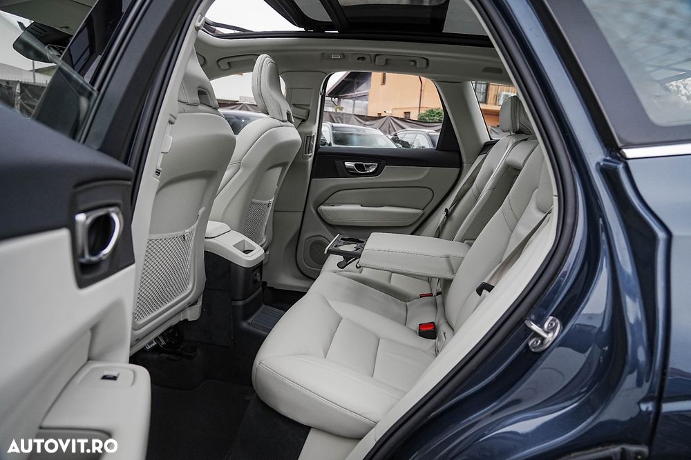 Volvo XC 60 Recharge T6 Twin Engine eAWD Inscription Expression - 13