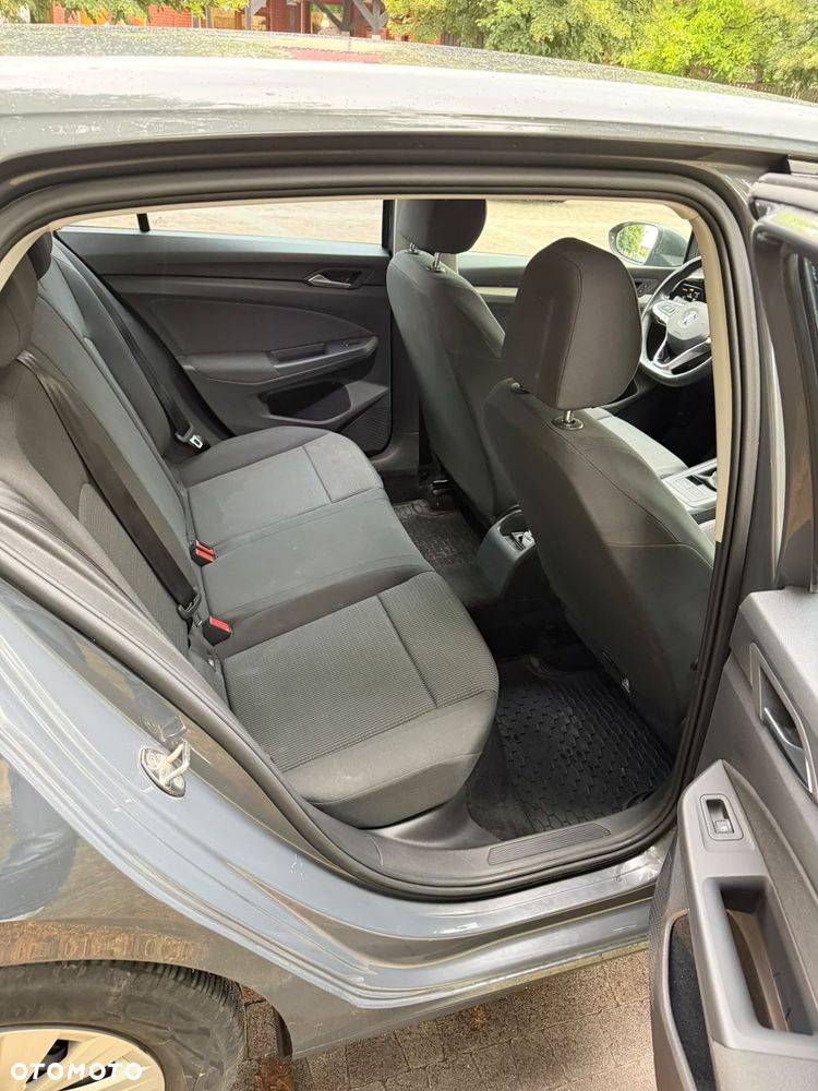 Volkswagen Golf - 8