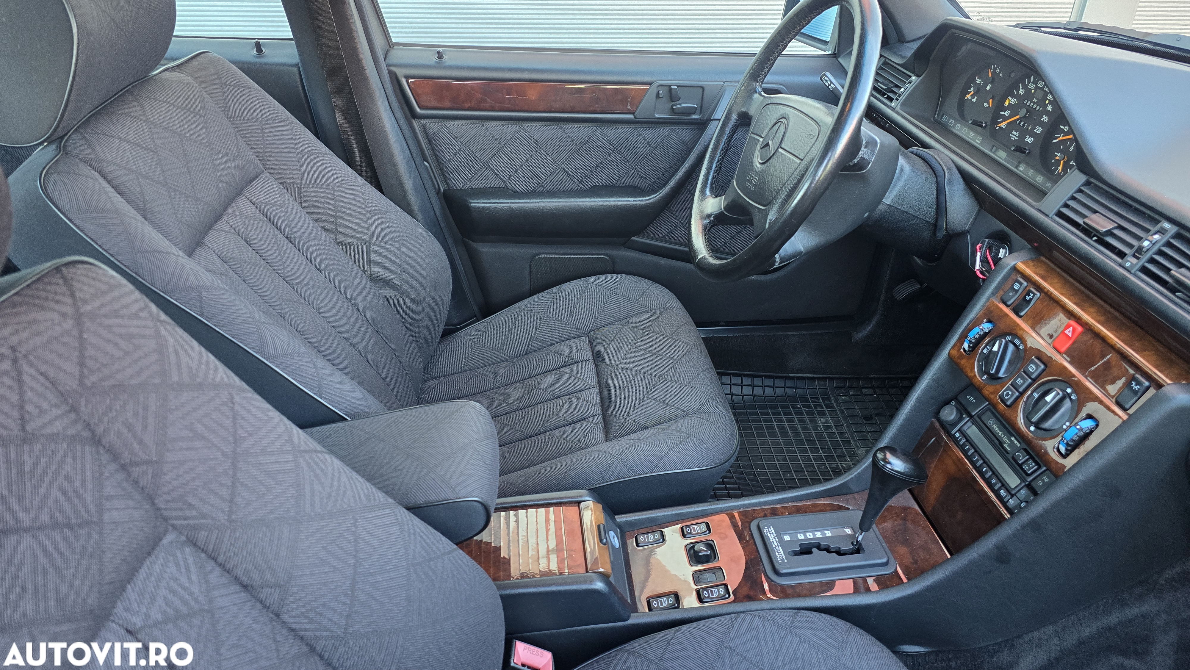 Mercedes-Benz W124 - 35