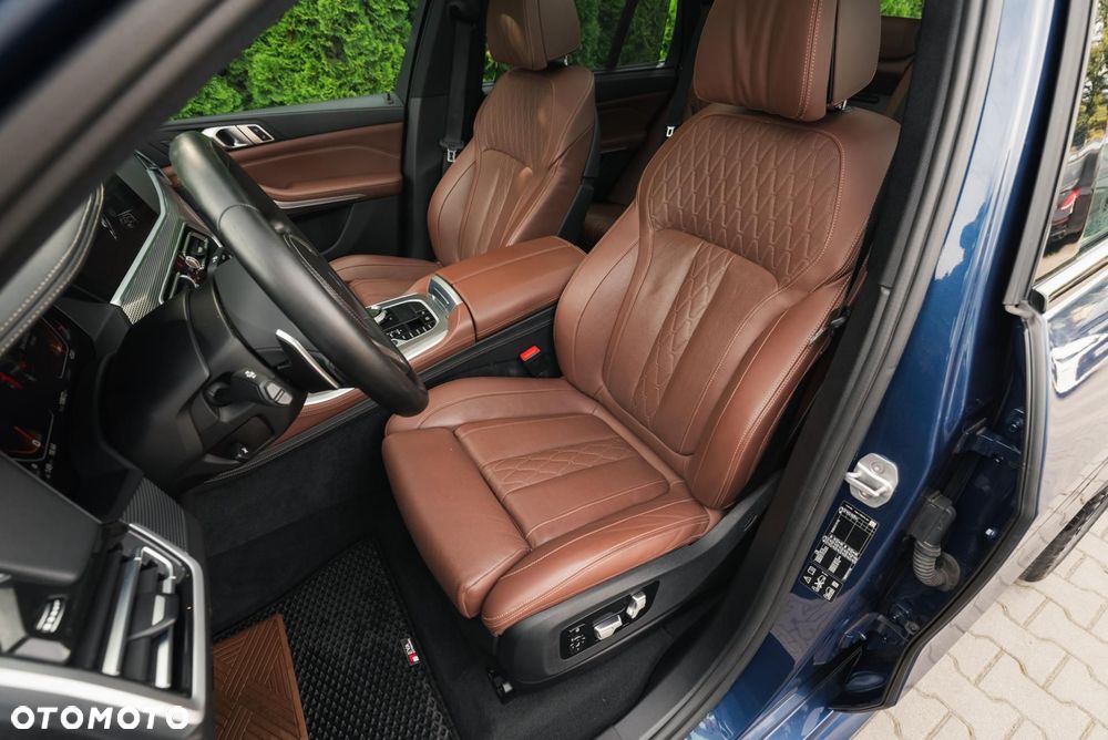 BMW X5 M50i - 12