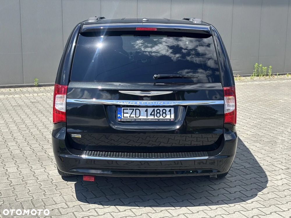 Chrysler Town & Country 3.6 Limited - 21