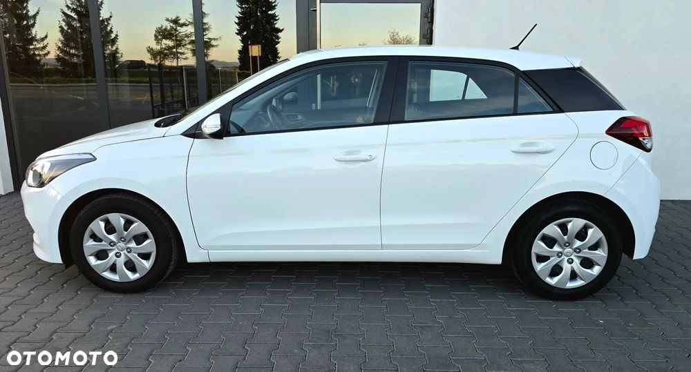 Hyundai i20 blue 1.2 - 6