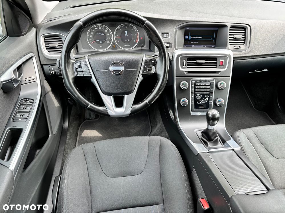 Volvo V60 D3 Momentum - 22