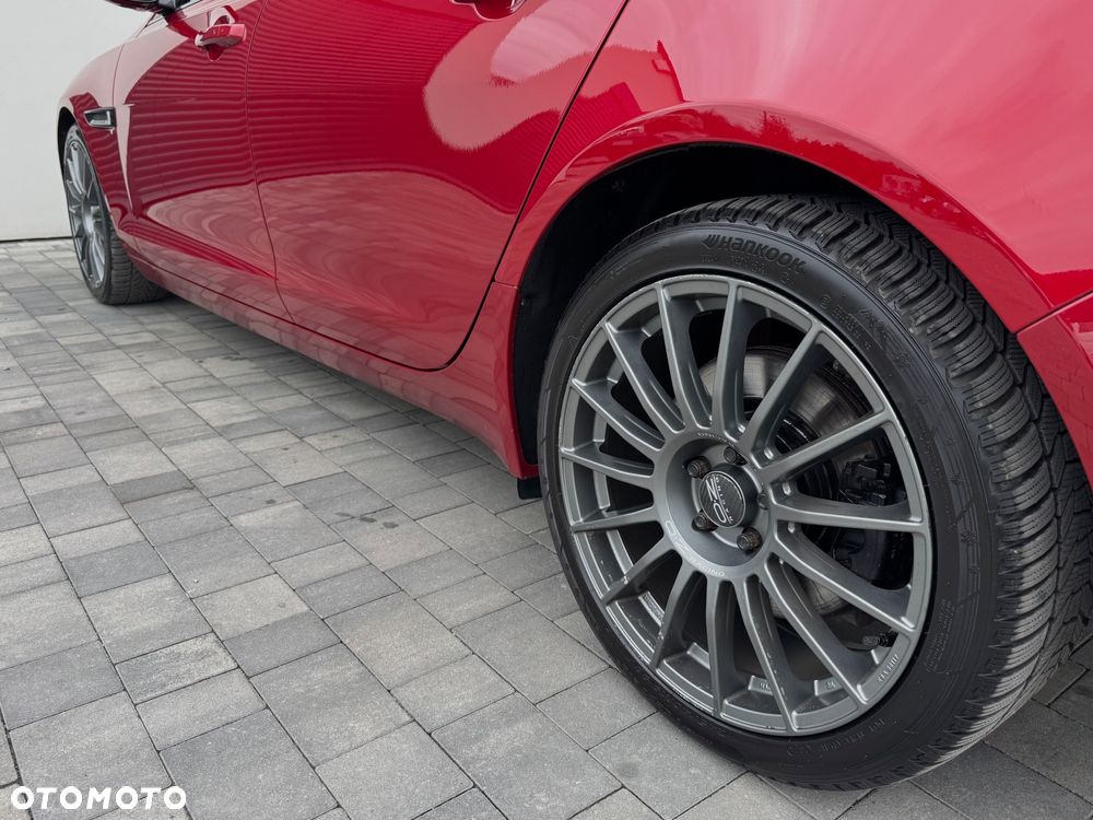 Jaguar XF 30d Portfolio - 39