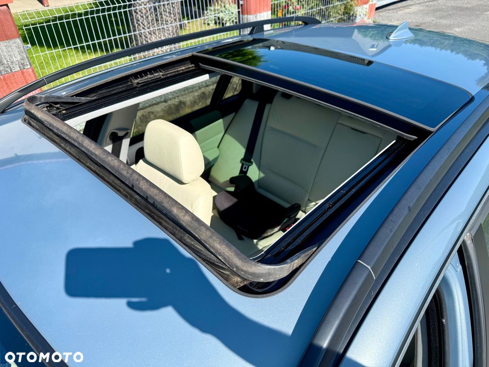 BMW Seria 3 325i Touring - 11