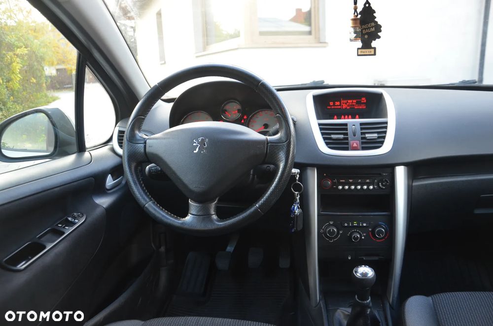 Peugeot 207 2011 photo 5