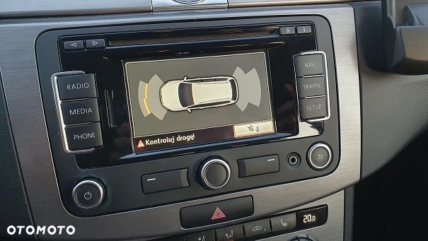 Volkswagen Passat 2.0 TDI BlueMotion Technology Comfortline - 15