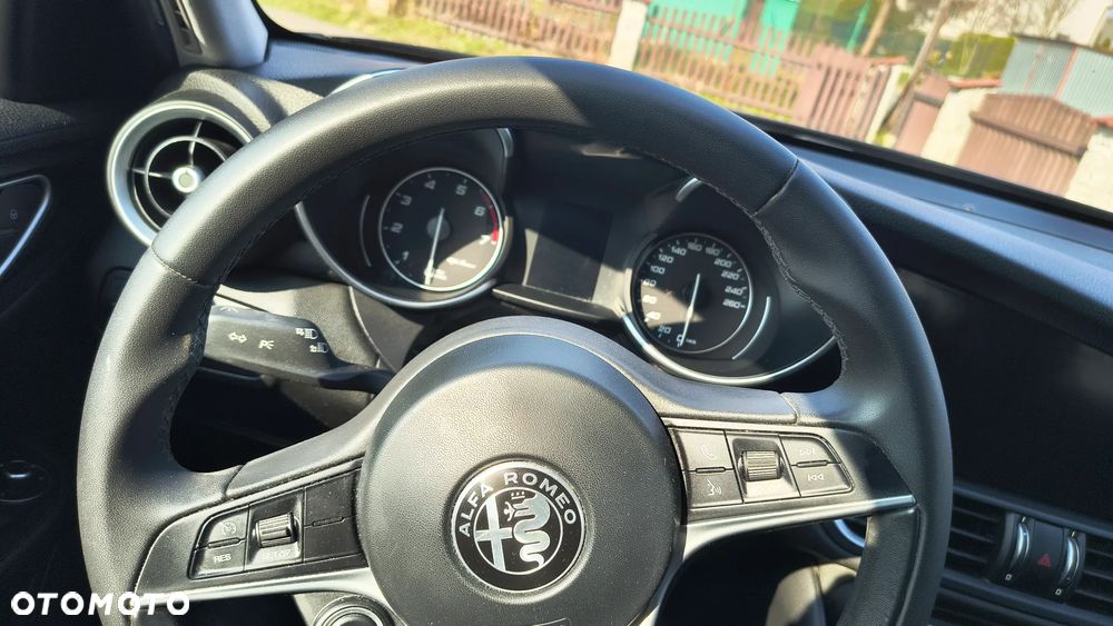 Alfa Romeo Giulia 2.0 Turbo - 10