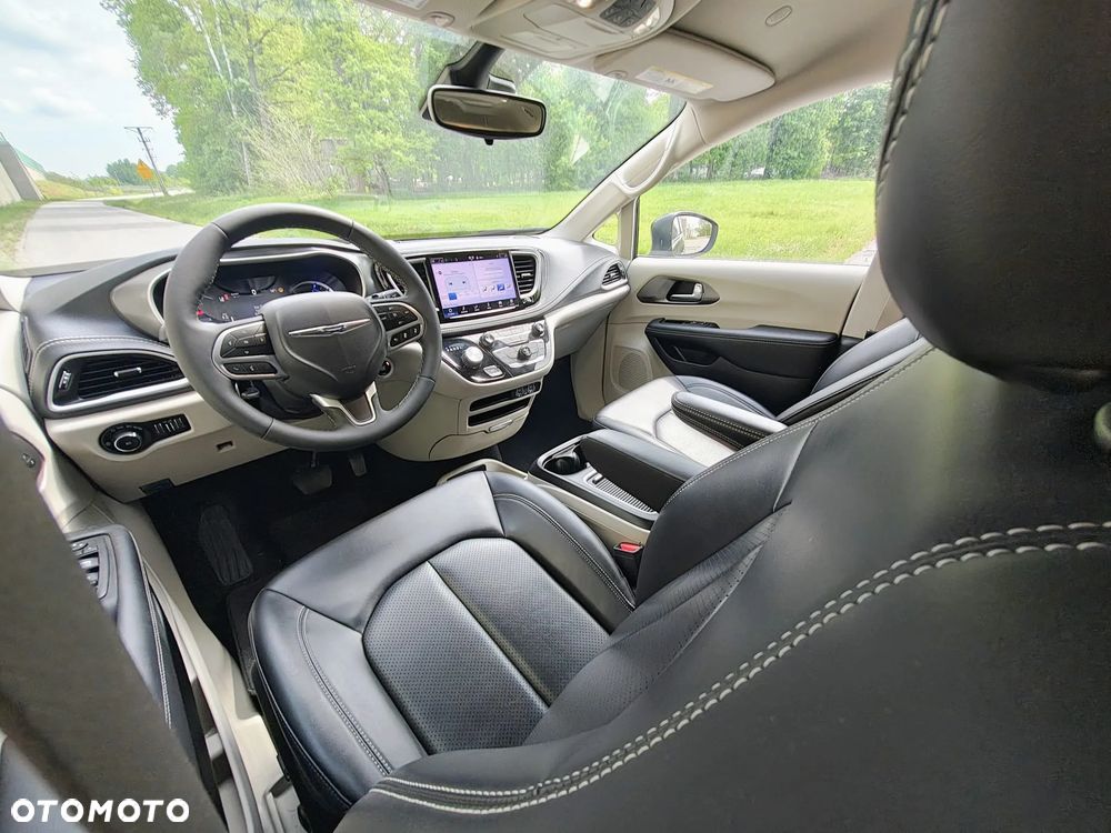 Chrysler Pacifica - 11
