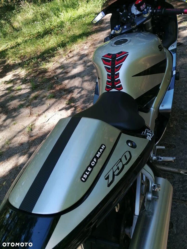 Suzuki GSX-R - 6