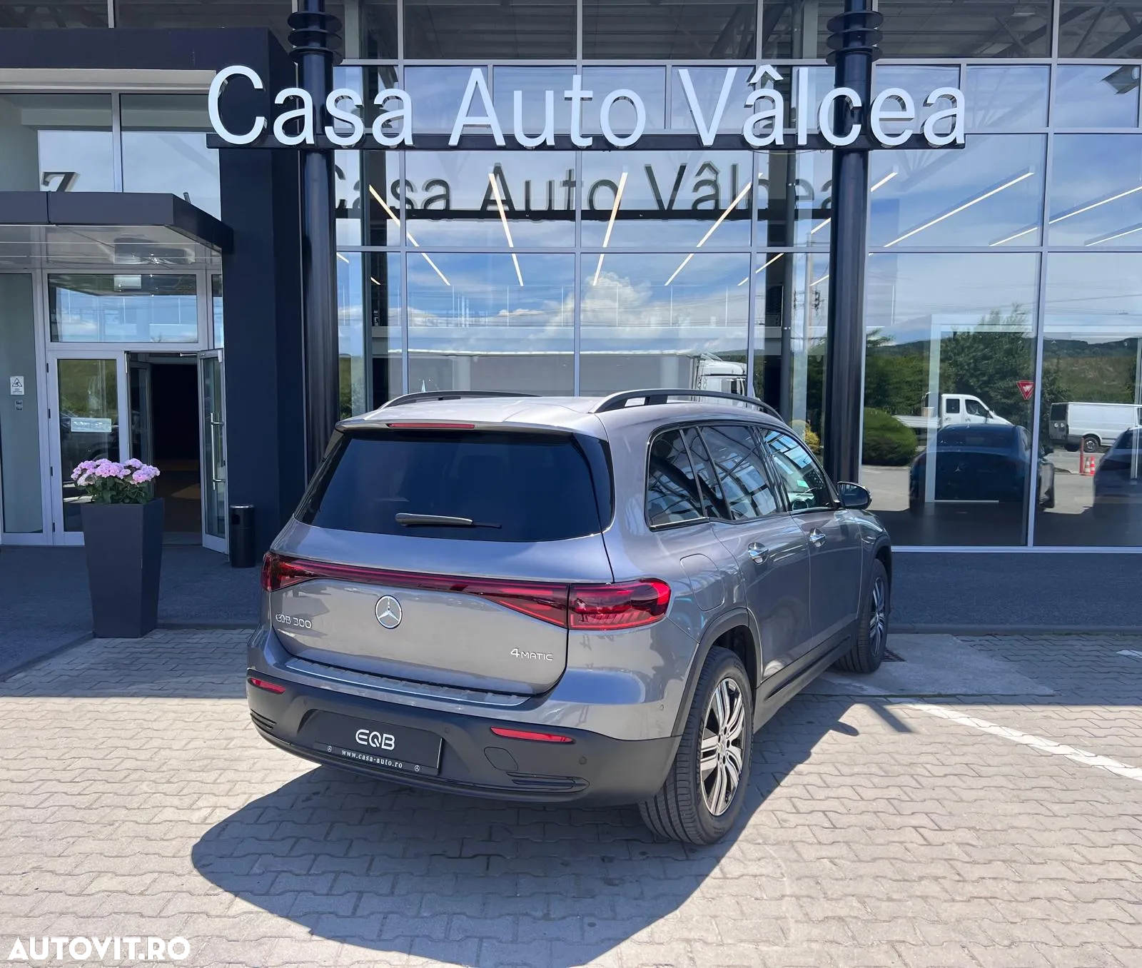Mercedes-Benz EQB 300 4MATIC - 3