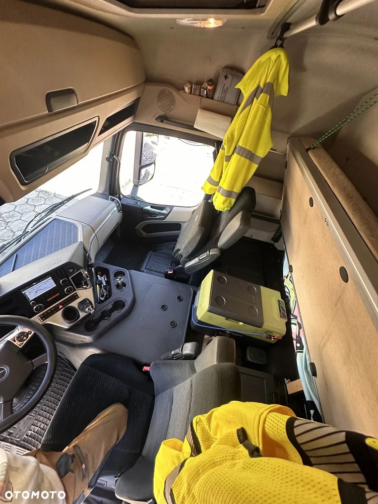Mercedes-Benz Actros - 21
