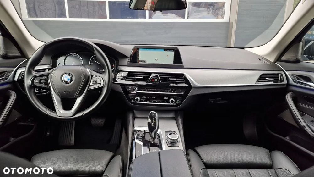 BMW Seria 5 530d Touring Sport Line - 32