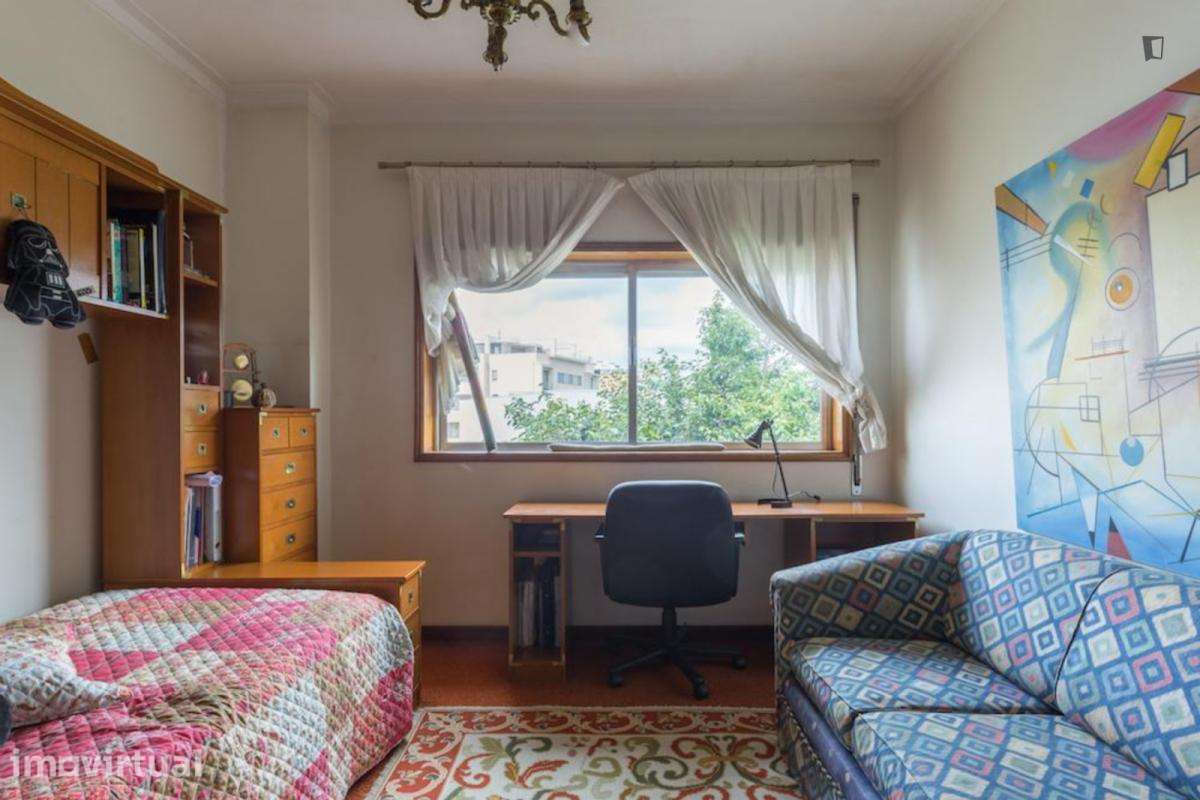 Quarto - localizado em Pedrouços Porto - Grande imagem: 2/9