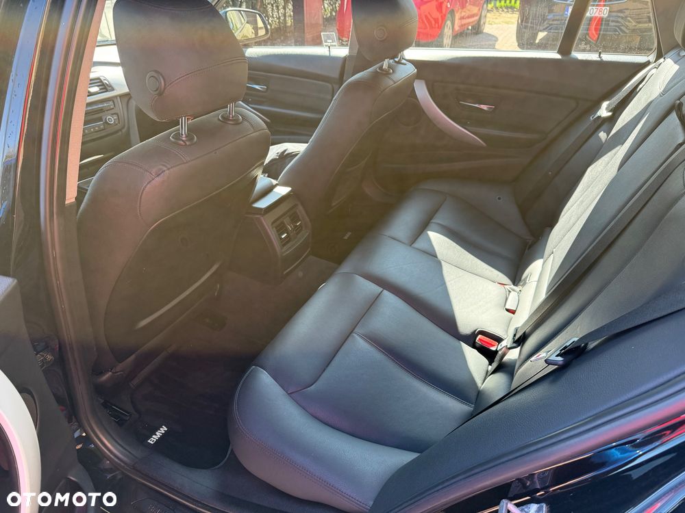 BMW Seria 3 320i - 12