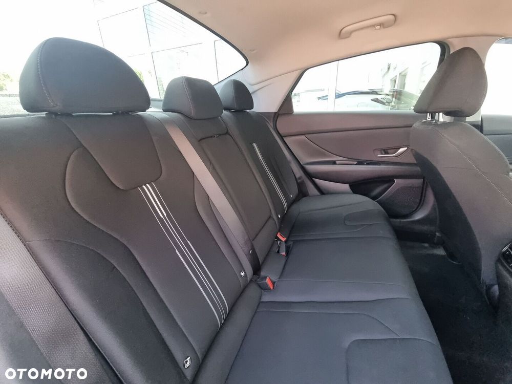 Hyundai Elantra 1.6 Smart CVT - 12