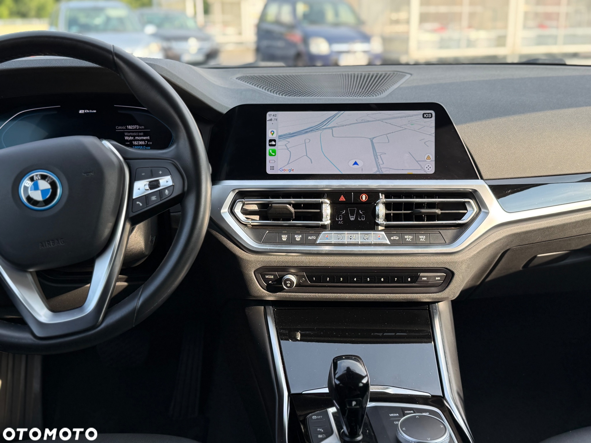 BMW Seria 3 330e PHEV sport - 32