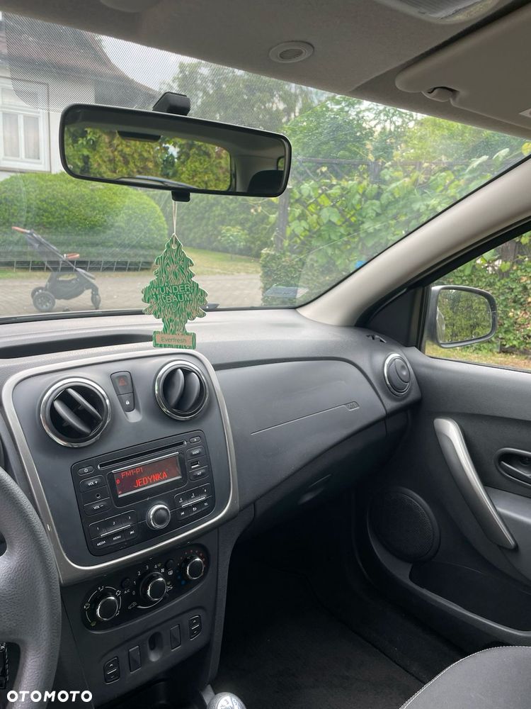 Dacia Logan 1.2 16V Laureate - 11