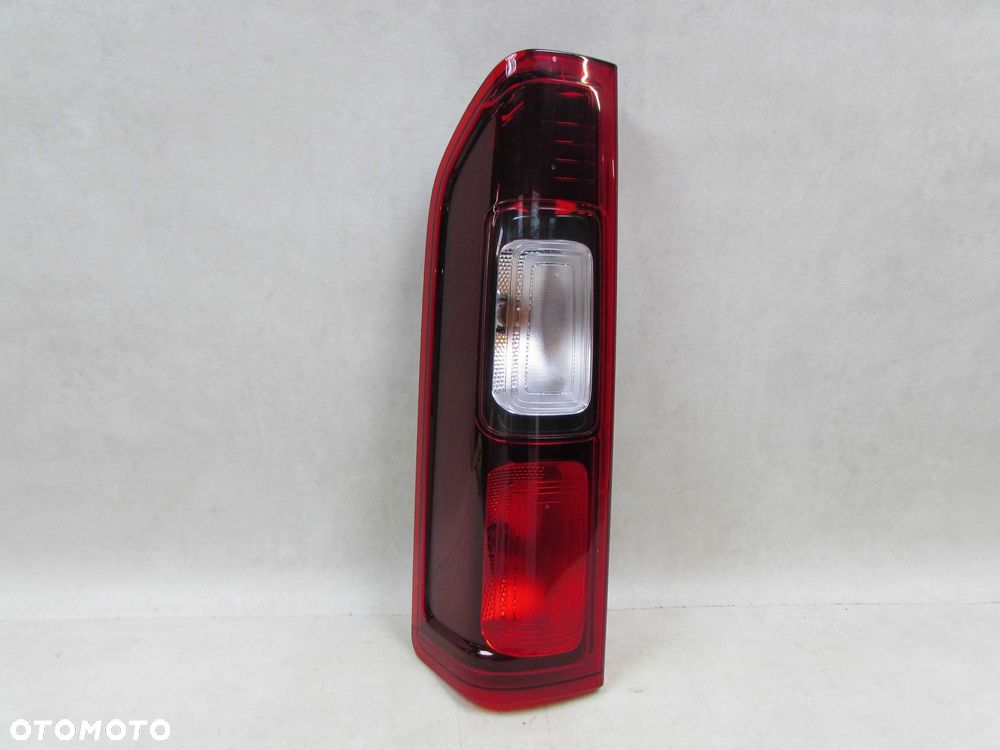 RENAULT TRAFIC III VIVARO II TALENTO 14-21 LAMPA TYL LEWA EUROPA 265556737 - 1