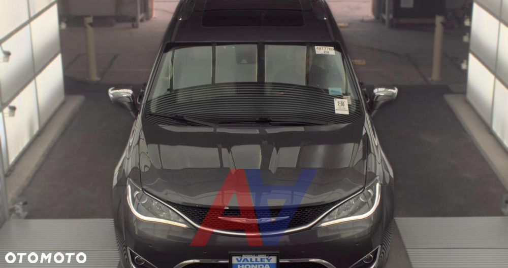 Chrysler Pacifica - 3
