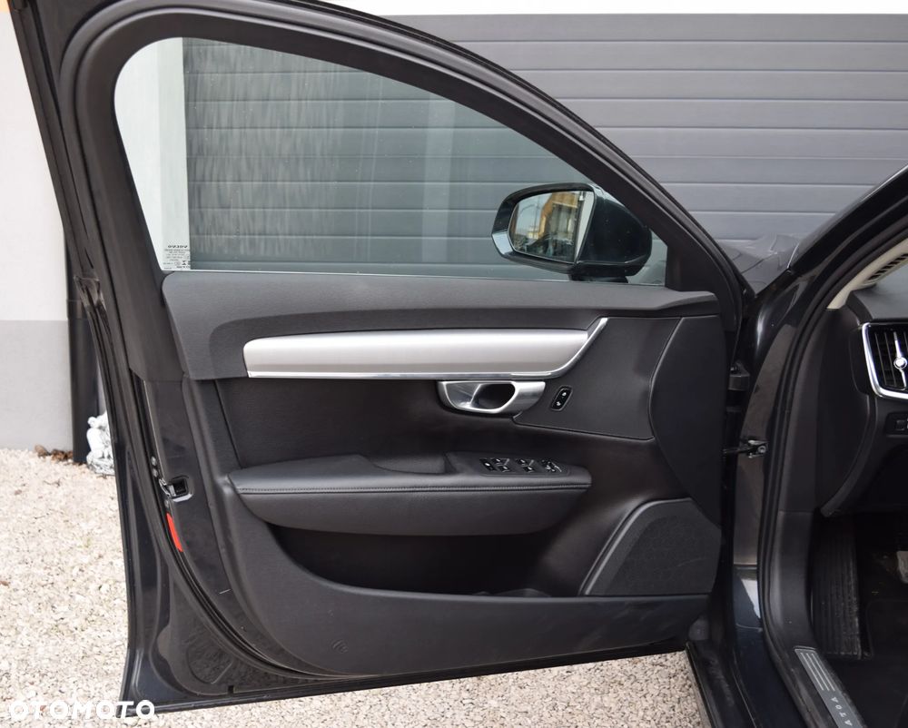 Volvo V90 D3 Momentum Pro - 19