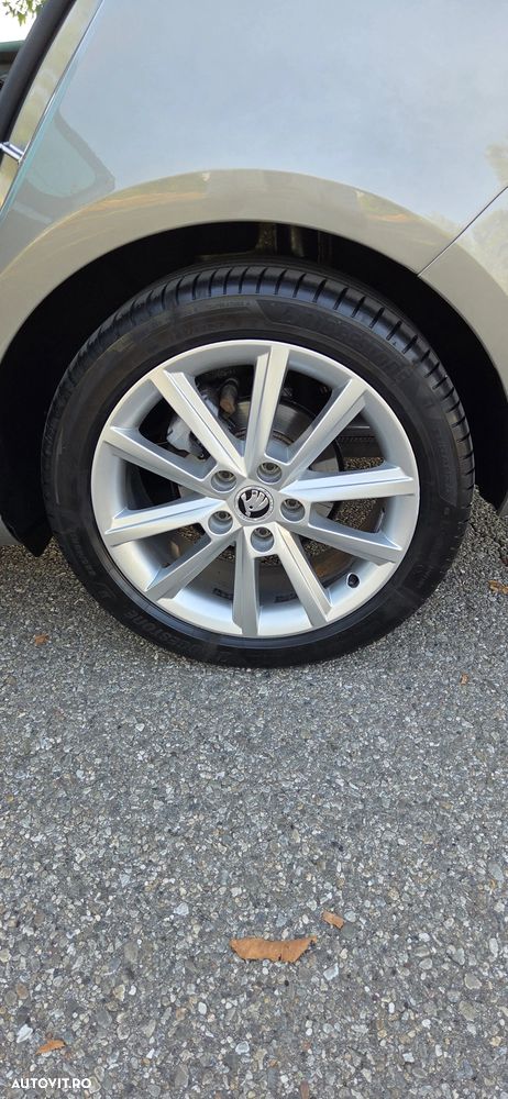 Skoda Octavia 2.0 TDI STYLE DSG - 5