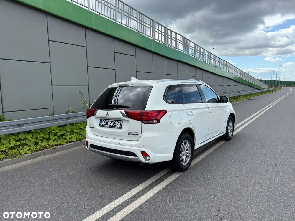 Mitsubishi Outlander 2.0 4WD Plug-In Hybrid Plus - 5