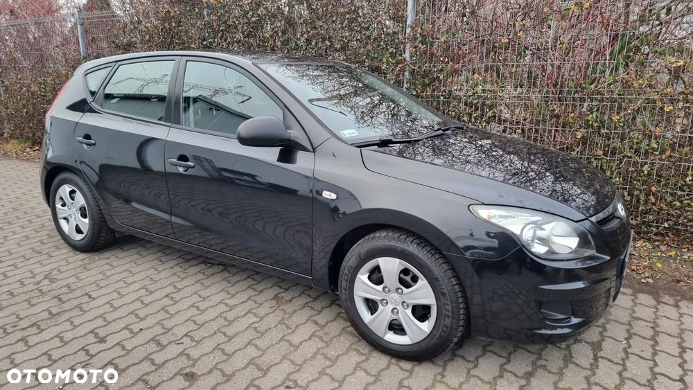 Hyundai i30 1.4 Base + - 21